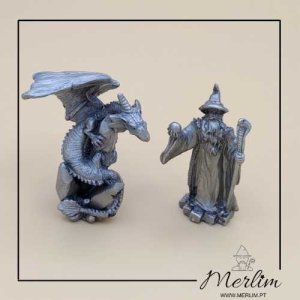 Figuras do Merlim e do dragrao em estanho capa