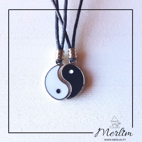 capa colar de fio e pingente do simbolo yin yang pequeno separados