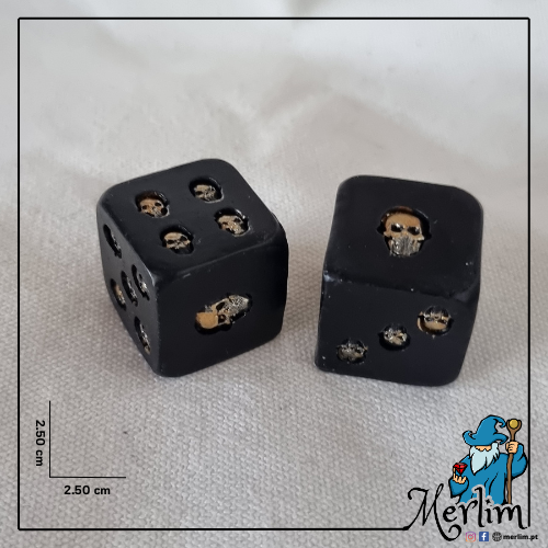 Dados de jogar com caveira em resina medidas