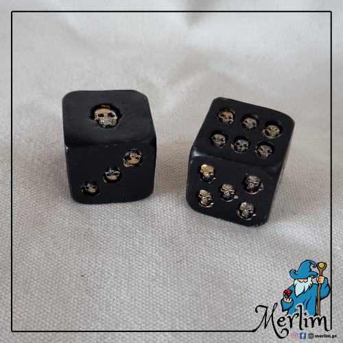 Dados de jogar com caveira em resina
