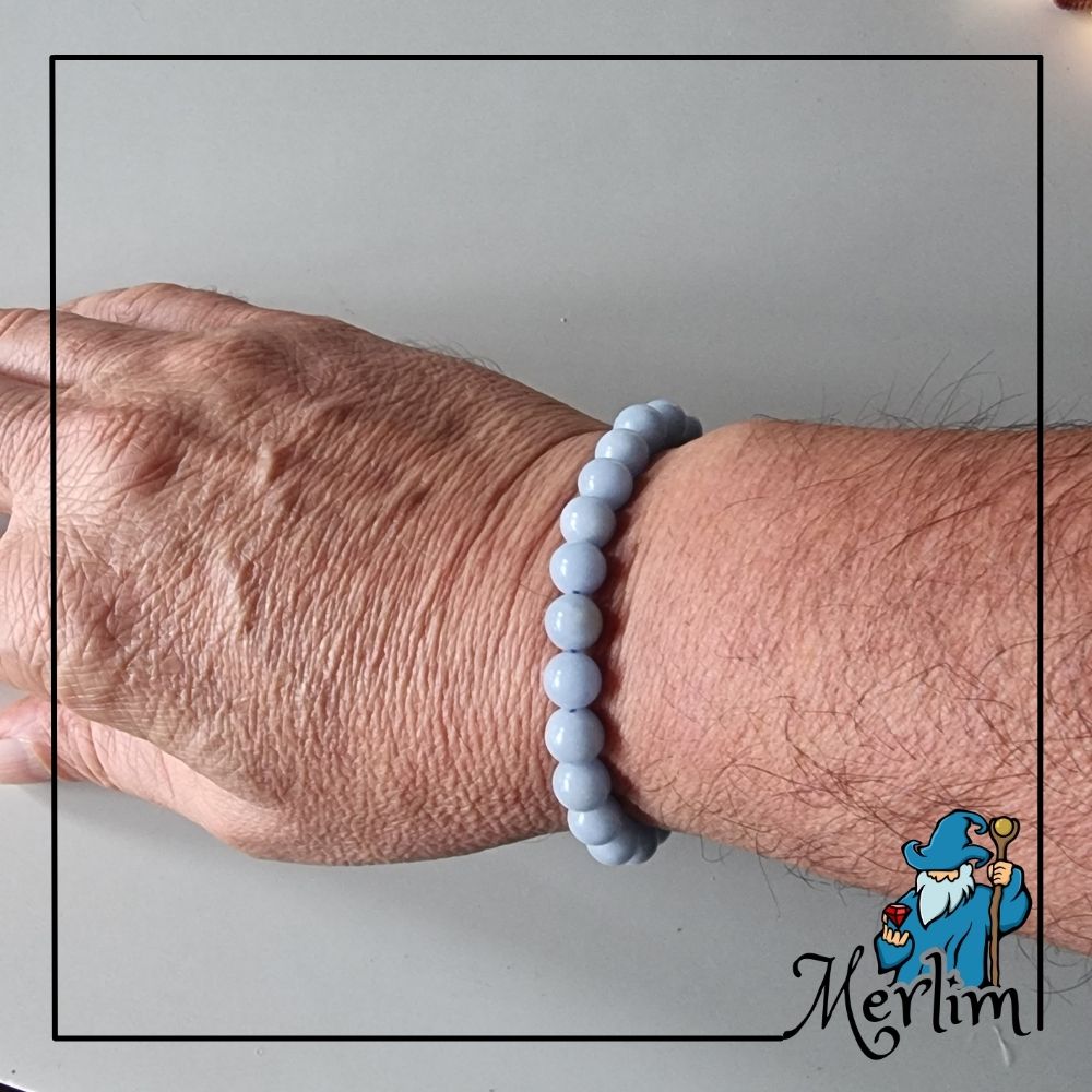 braço com Pulseira pedra Angelita natural
