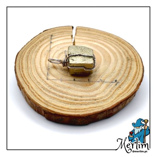 pedra pirita pingente com fio