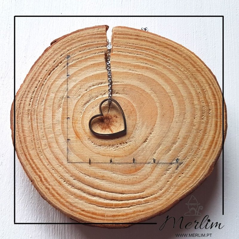 foto das medidas de conjunto de fio e pingente de coração solto (desprendido) em aço