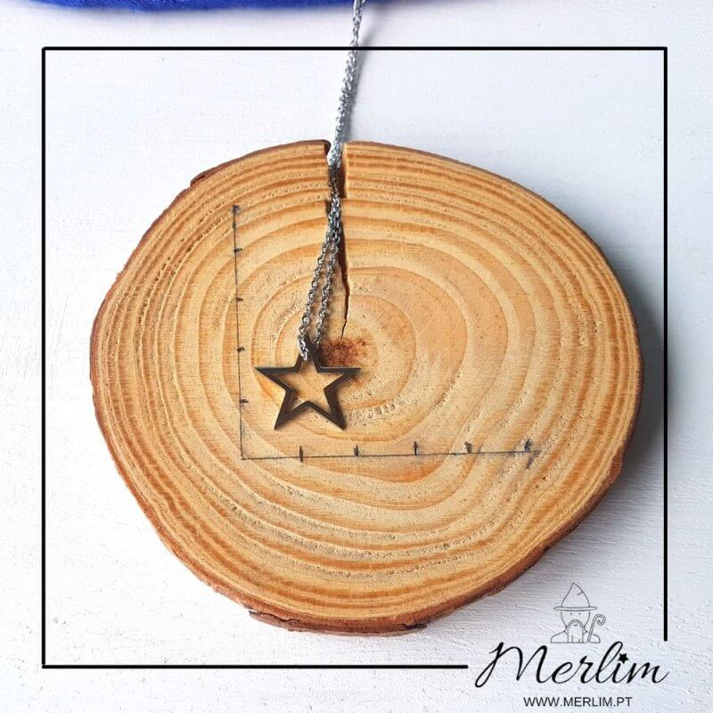medidas do colar (pingente e fio de aço) em forma de estrela