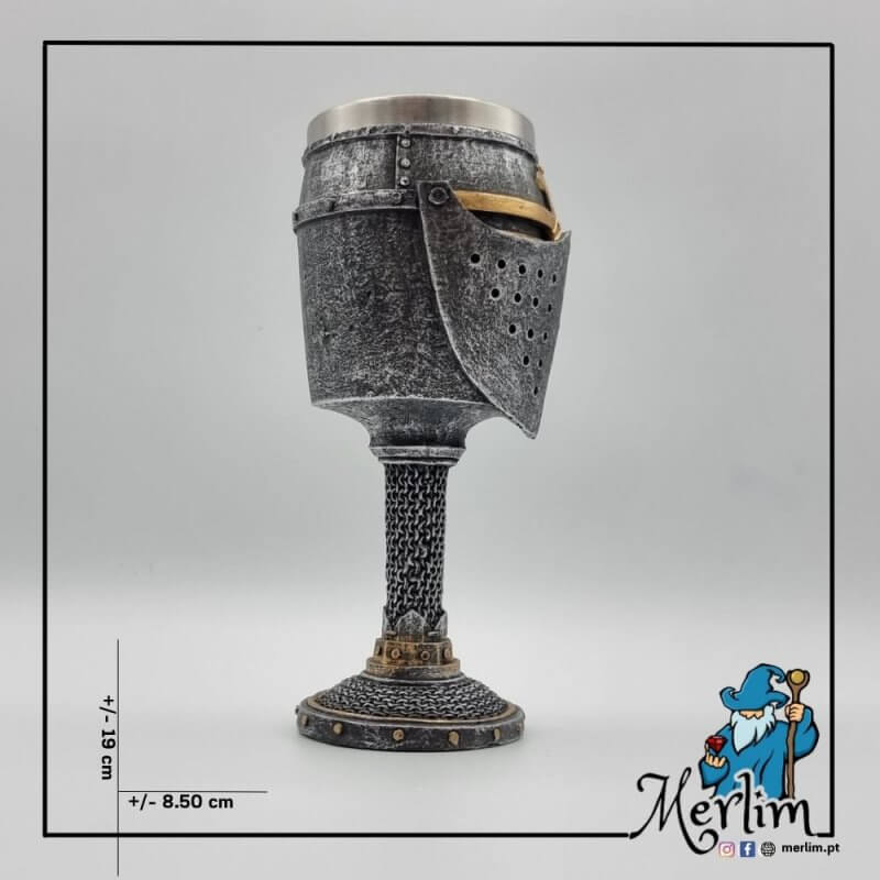 Copa ou Cálice de resina capacete medieval lateral e medidas